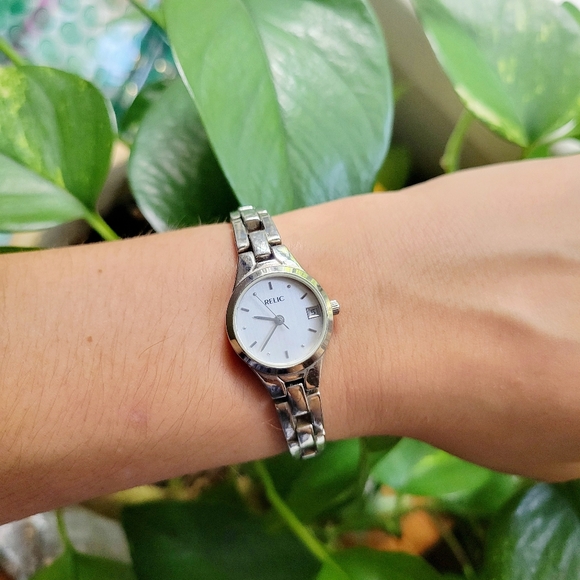 Classic Silver Relic Dainty Calendar Watch - Picture 10 of 13